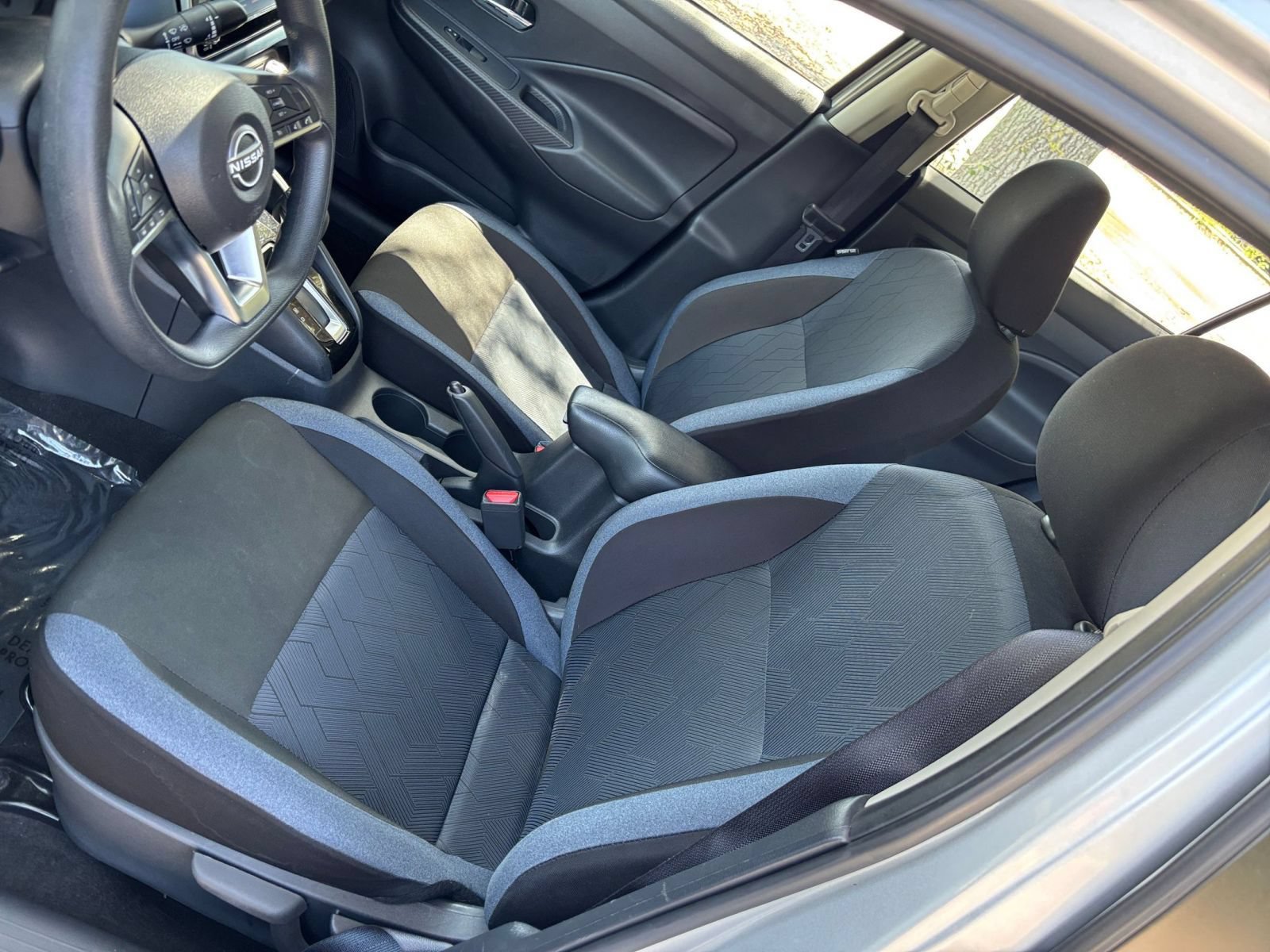 Used 2025 Nissan Versa SV FWD image 33