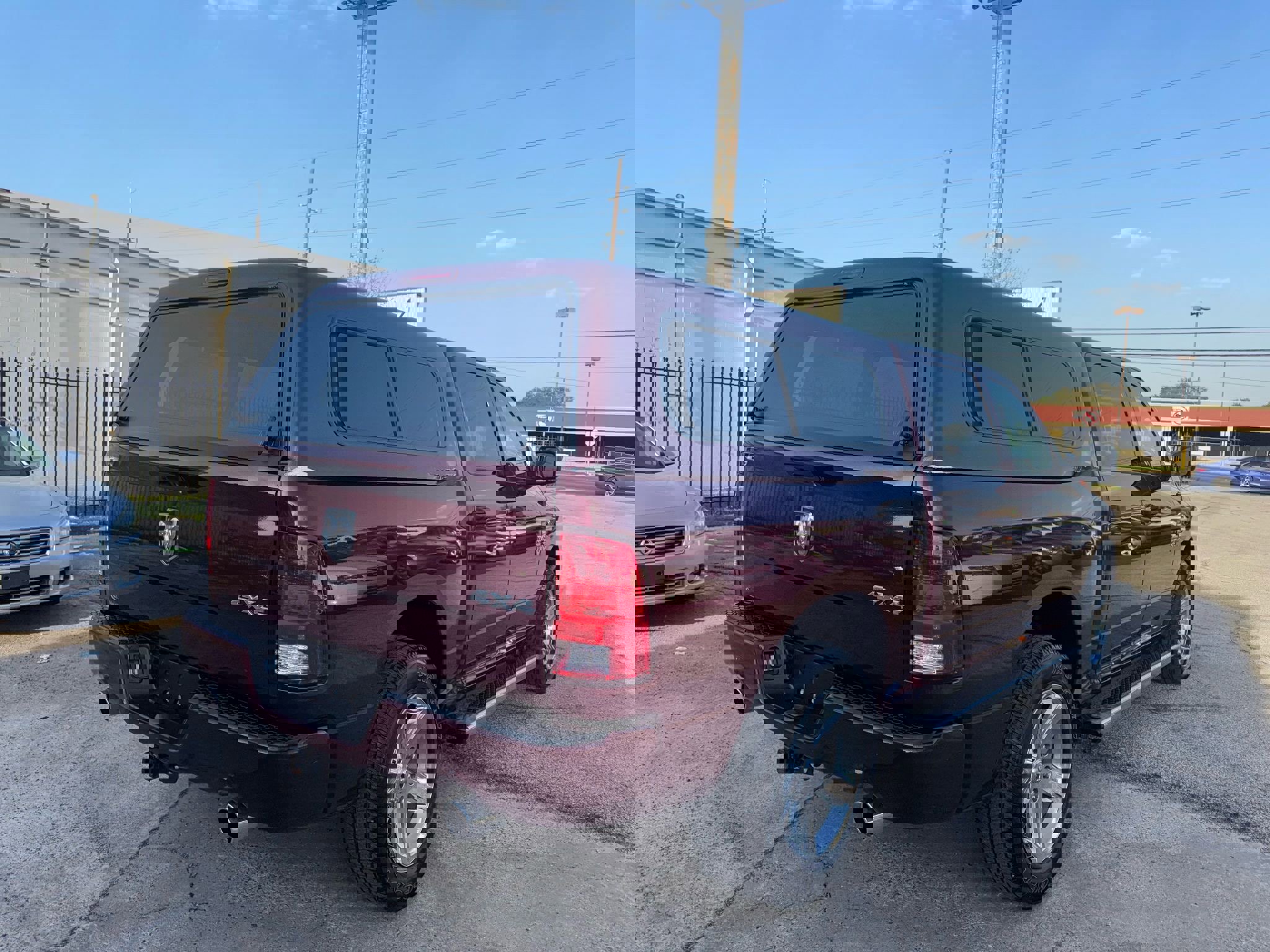 Used 2017 RAM 1500 Express image 2