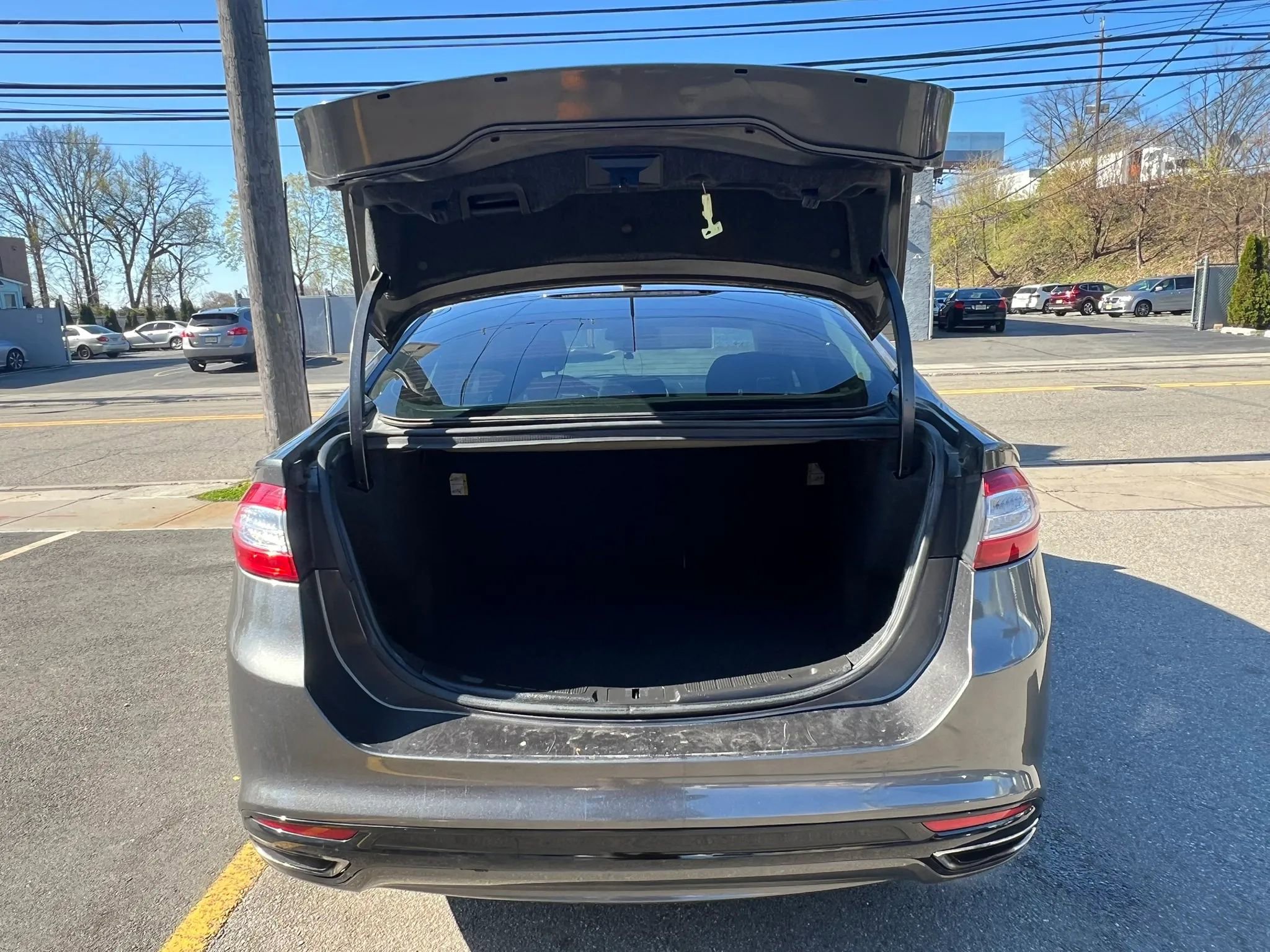 Used 2015 Ford Fusion SE w/ Equipment Group 201A image 9