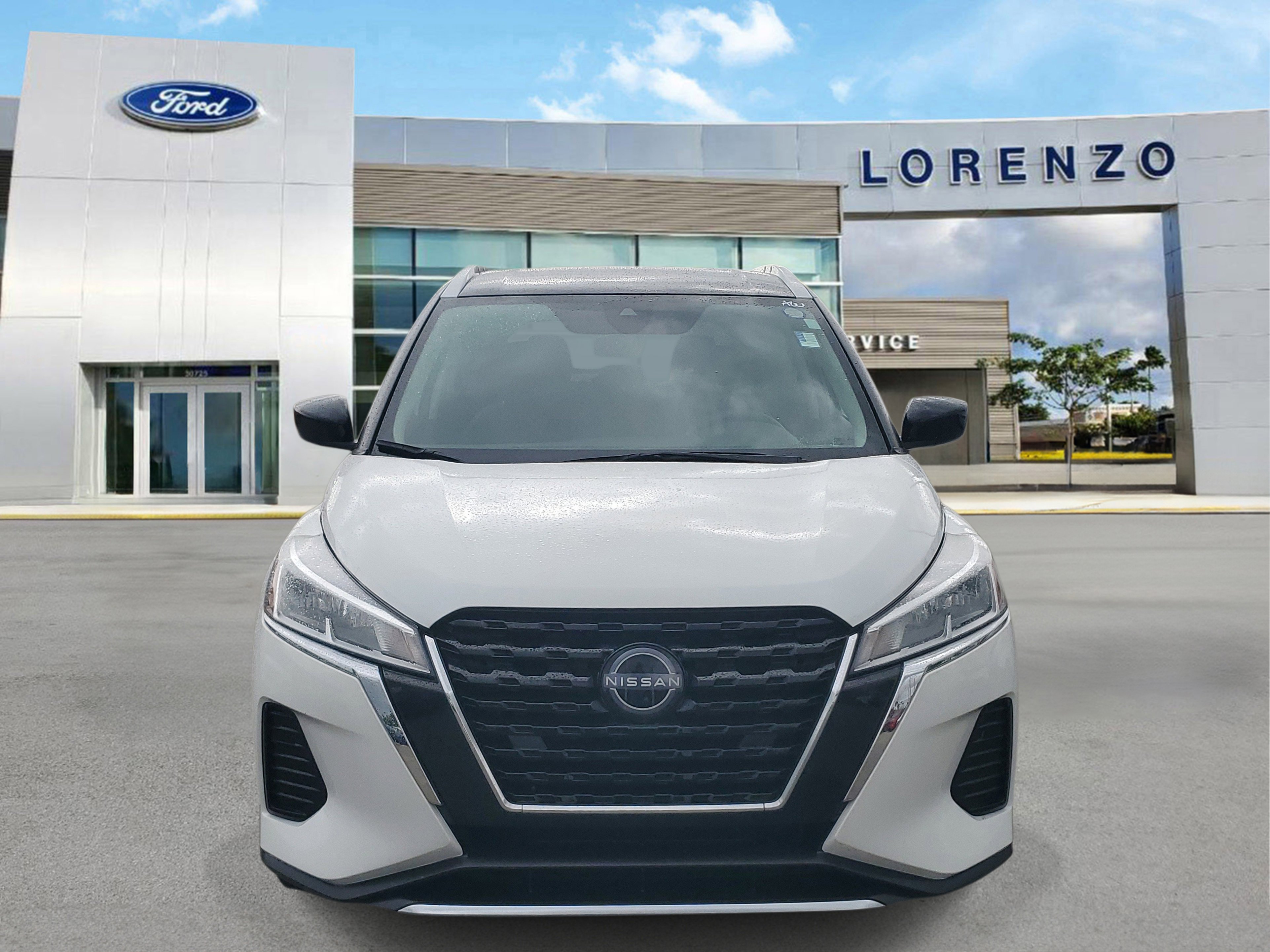 Used 2023 Nissan Kicks SV image 2