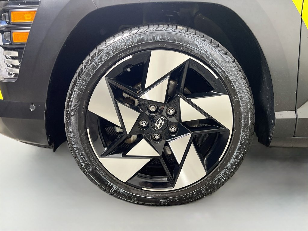 Used 2024 Hyundai Kona Limited FWD image 11