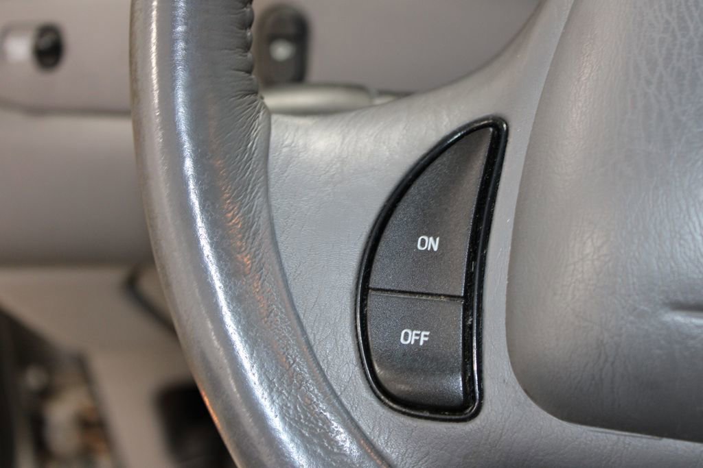 Used 2002 Lincoln Town Car Executive image 36