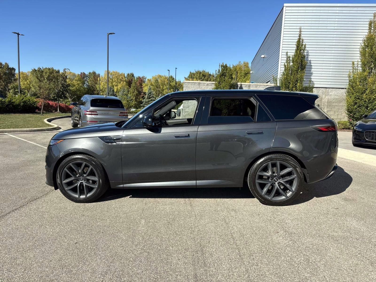 Used 2023 Land Rover Range Rover Sport SE Dynamic image 8