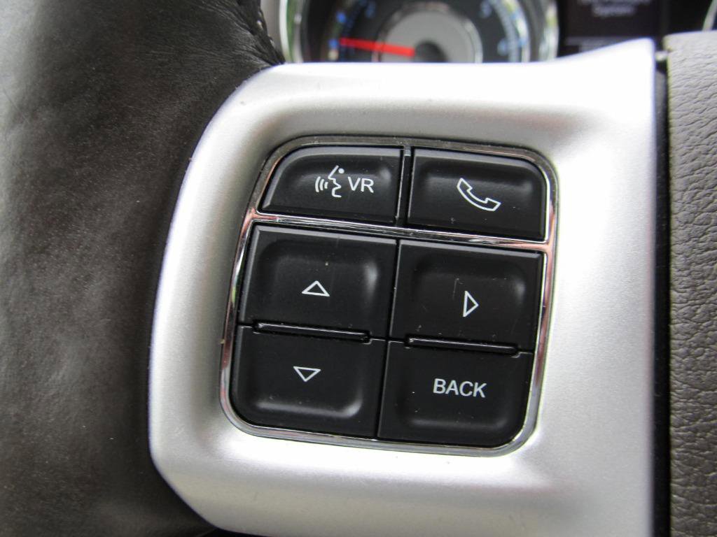 Used 2016 Chrysler Town & Country Touring-L image 51