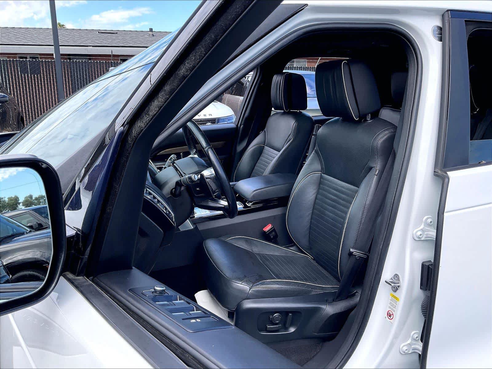 Used 2018 Land Rover Discovery HSE Luxury AWD/4WD image 27