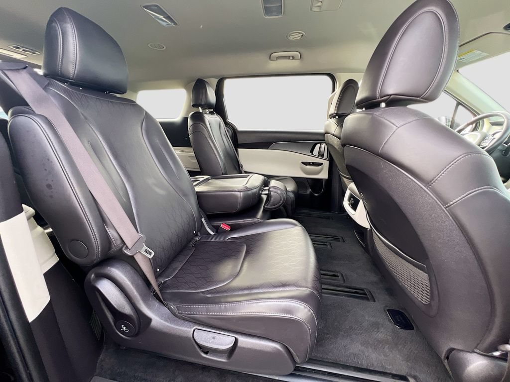 Used 2024 Kia Carnival LX FWD image 27