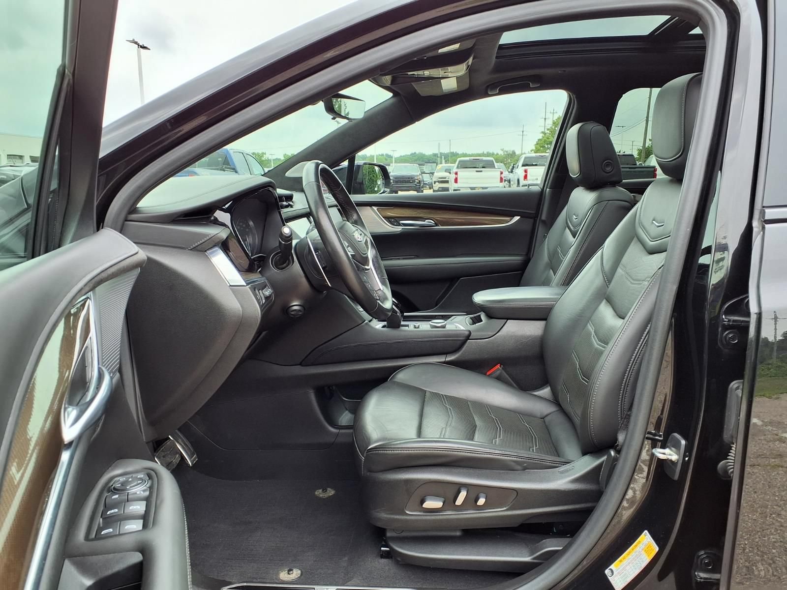 Used 2022 Cadillac XT5 Sportv w/ Platinum Package AWD/4WD image 17