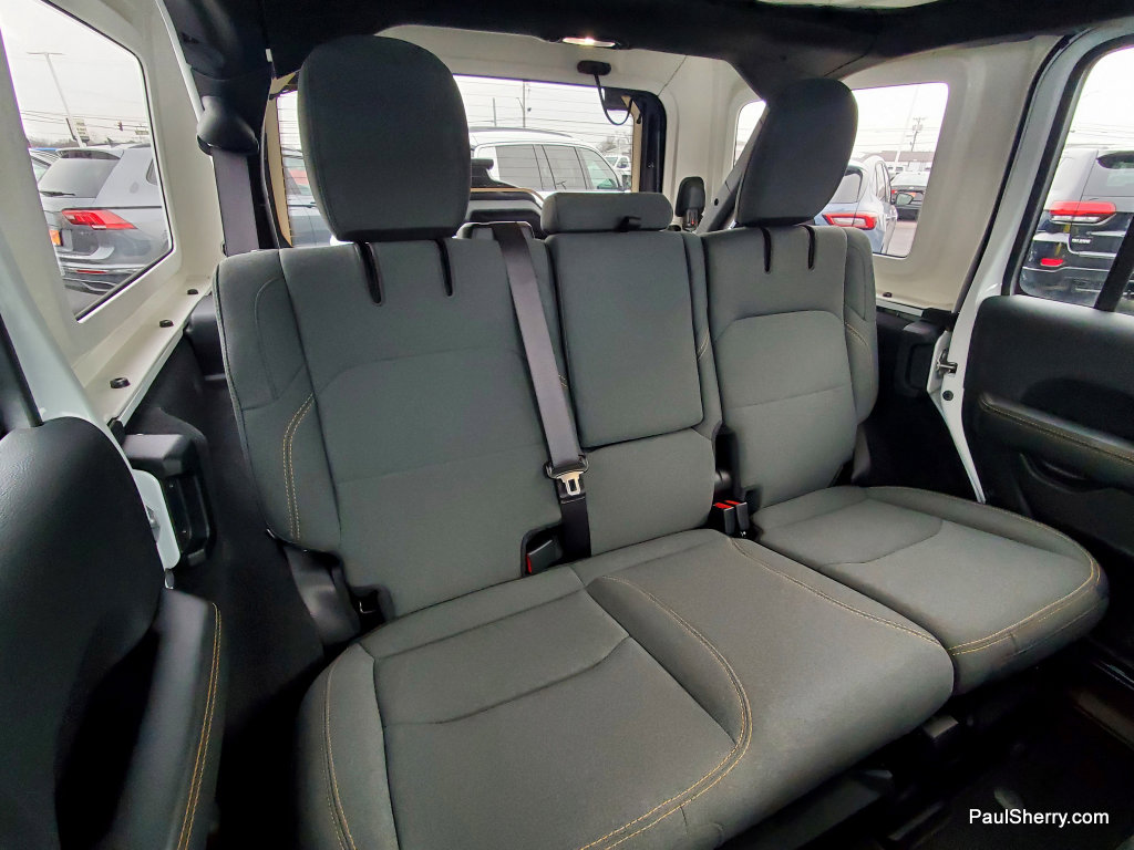 Used 2025 Jeep Wrangler Sahara image 4