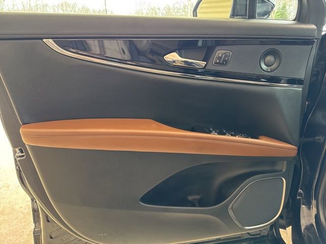 Used 2023 Lincoln Nautilus Reserve w/ Equipment Group 201A image 14