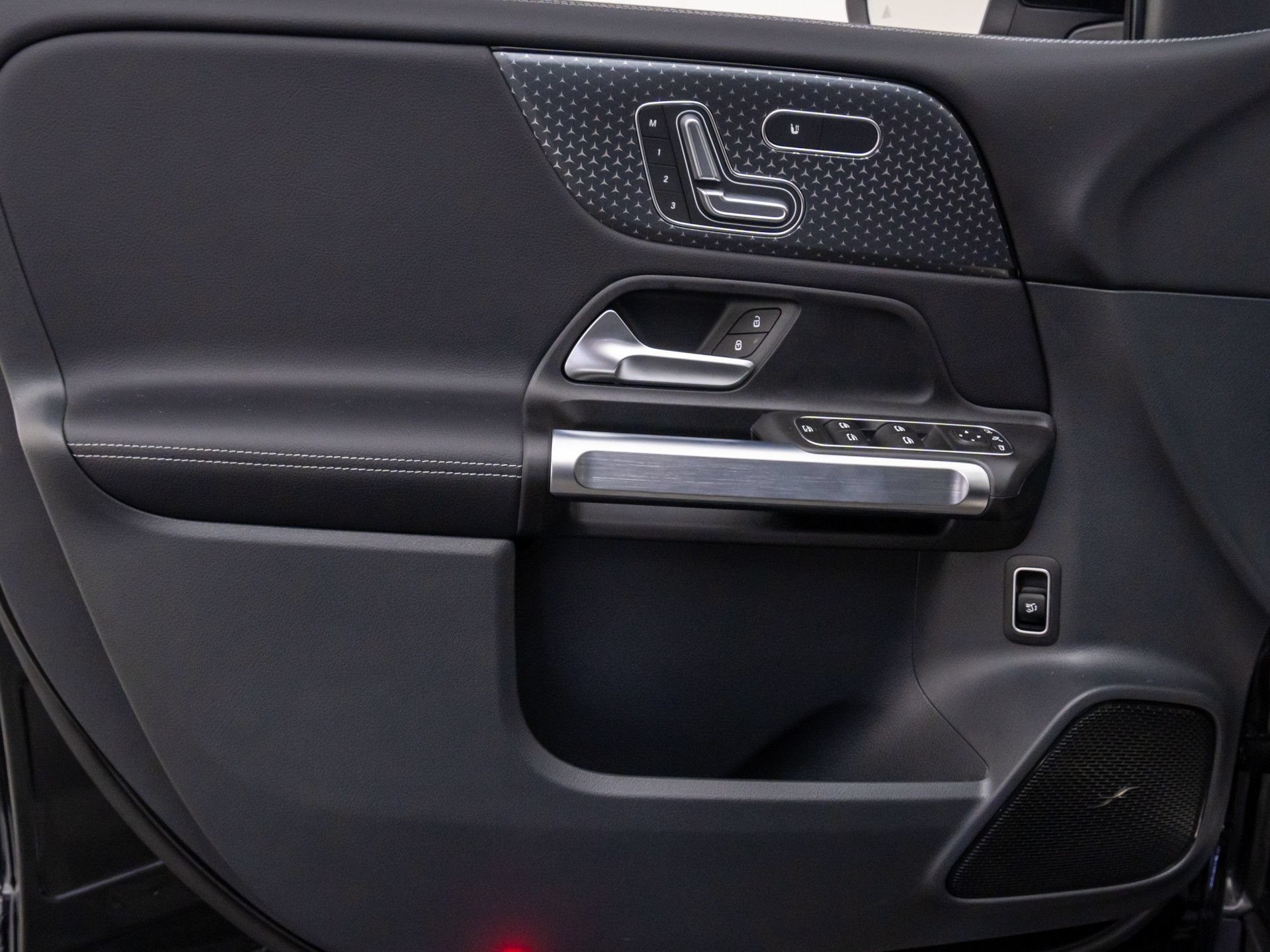 New 2026 Mercedes-Benz GLB 250 4MATIC image 14
