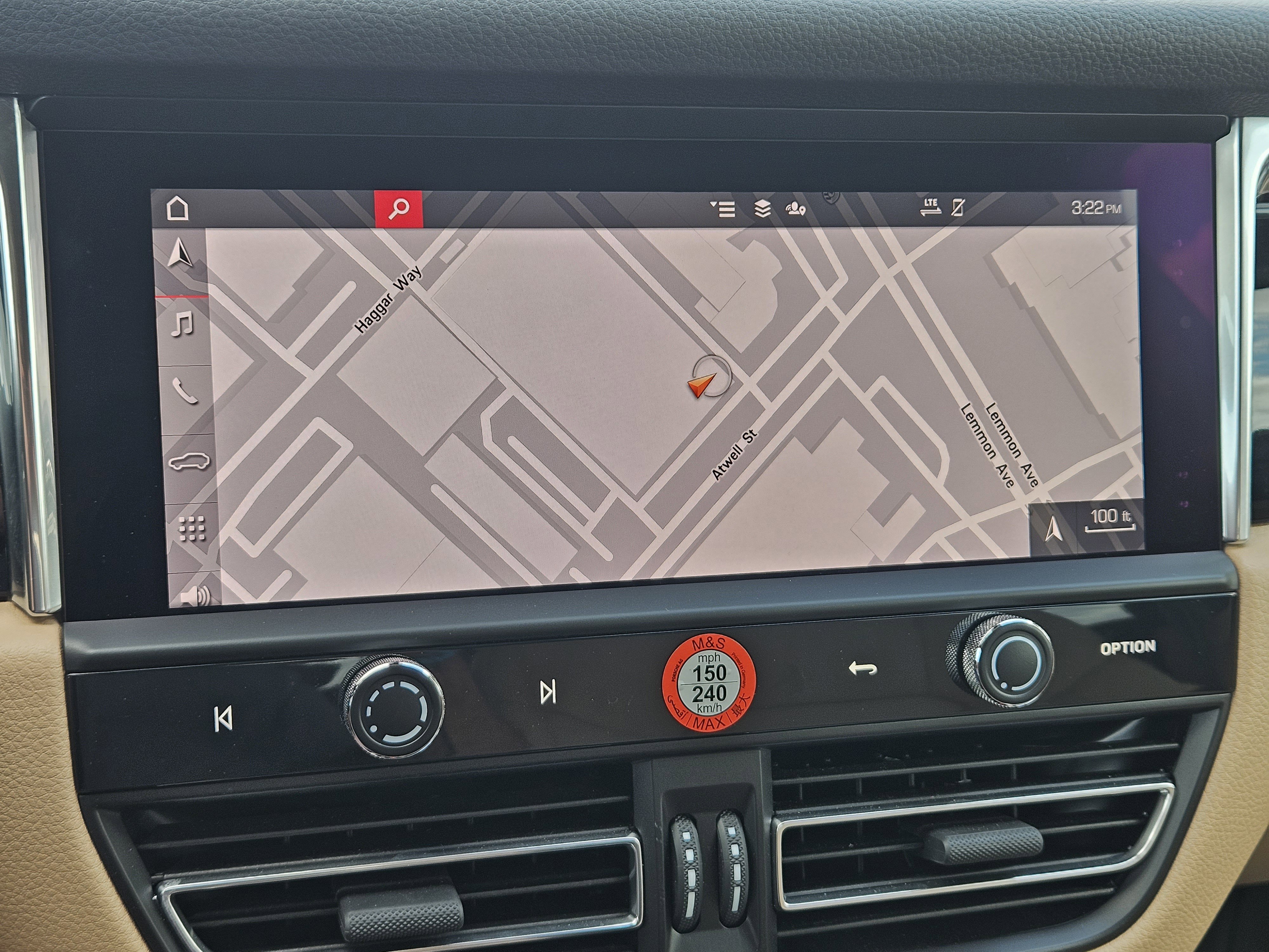 Certified 2025 Porsche Macan image 17