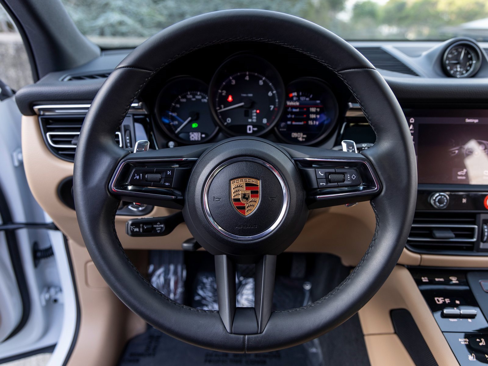 Certified 2025 Porsche Macan image 29