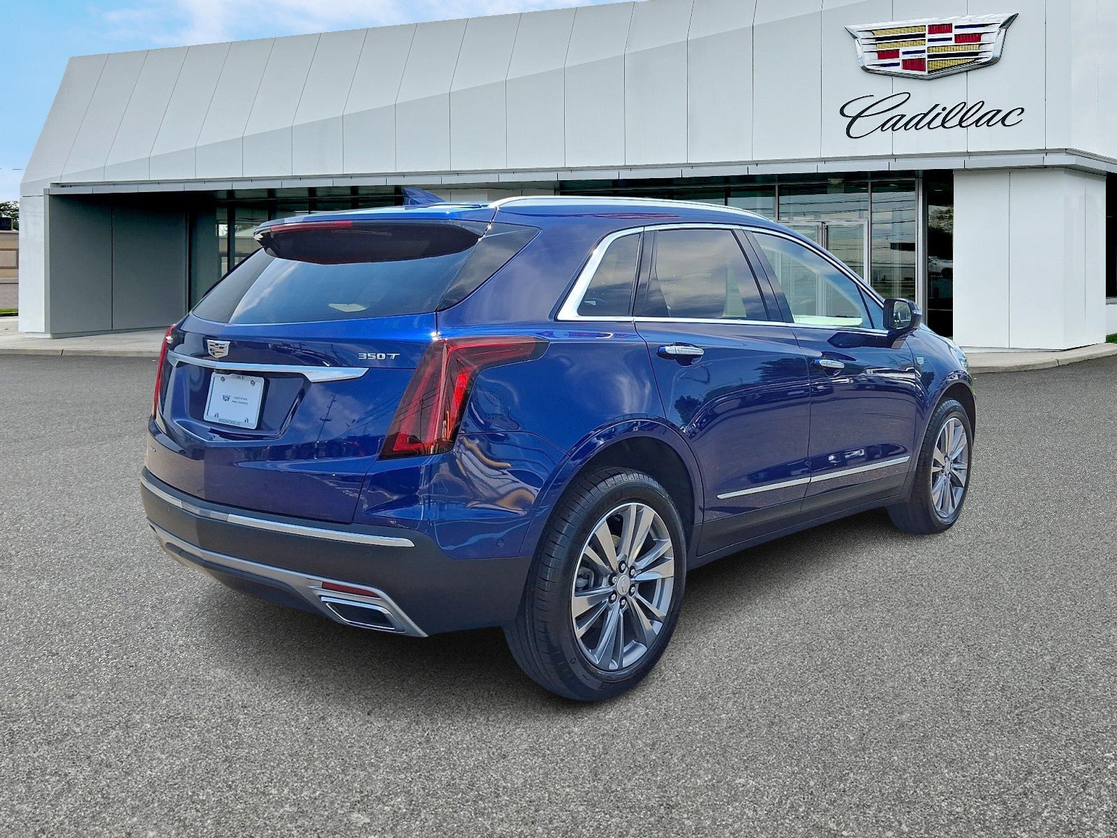 Certified 2023 Cadillac XT5 Premium Luxury w/ Technology Package AWD/4WD image 5