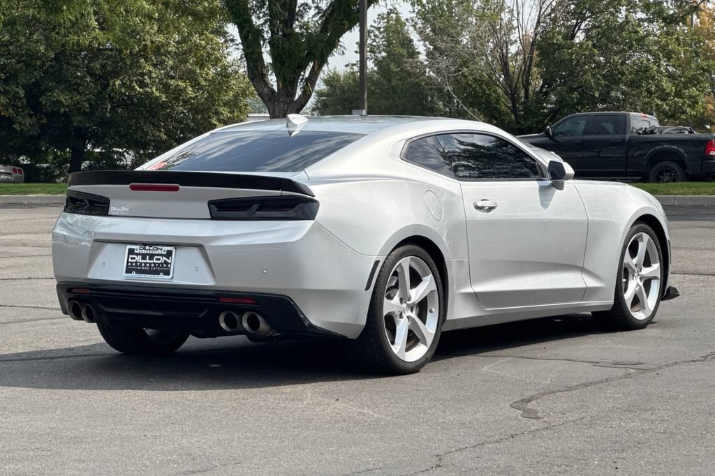 Used 2018 Chevrolet Camaro SS RWD image 6