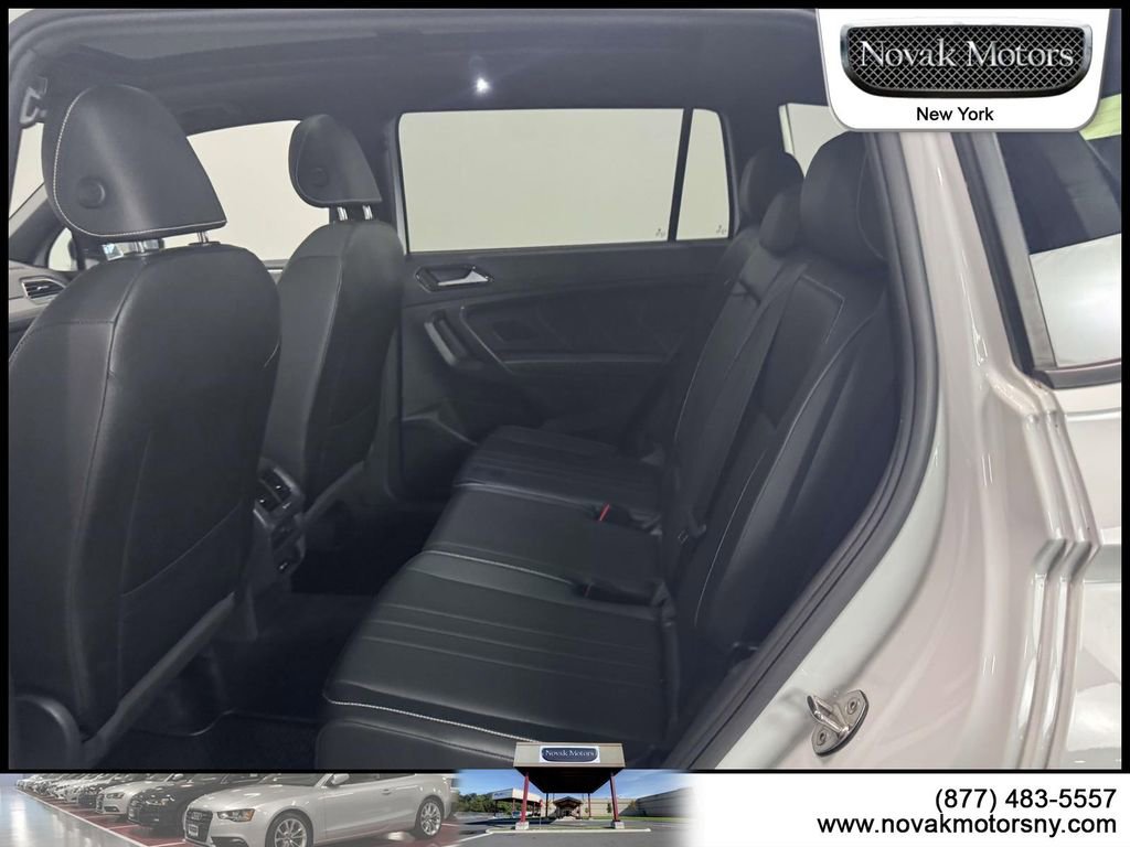 Used 2022 Volkswagen Tiguan SE R-Line image 11