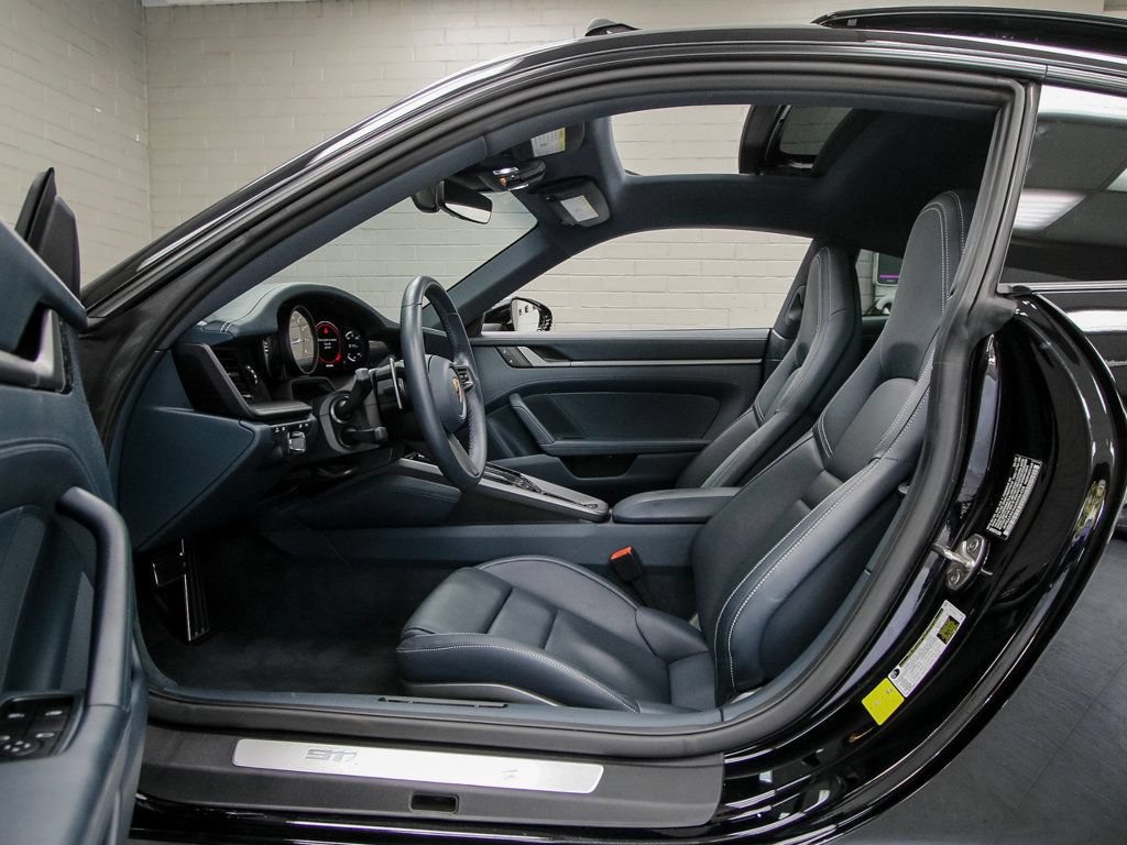 Used 2022 Porsche 911 Carrera 4 AWD/4WD image 11