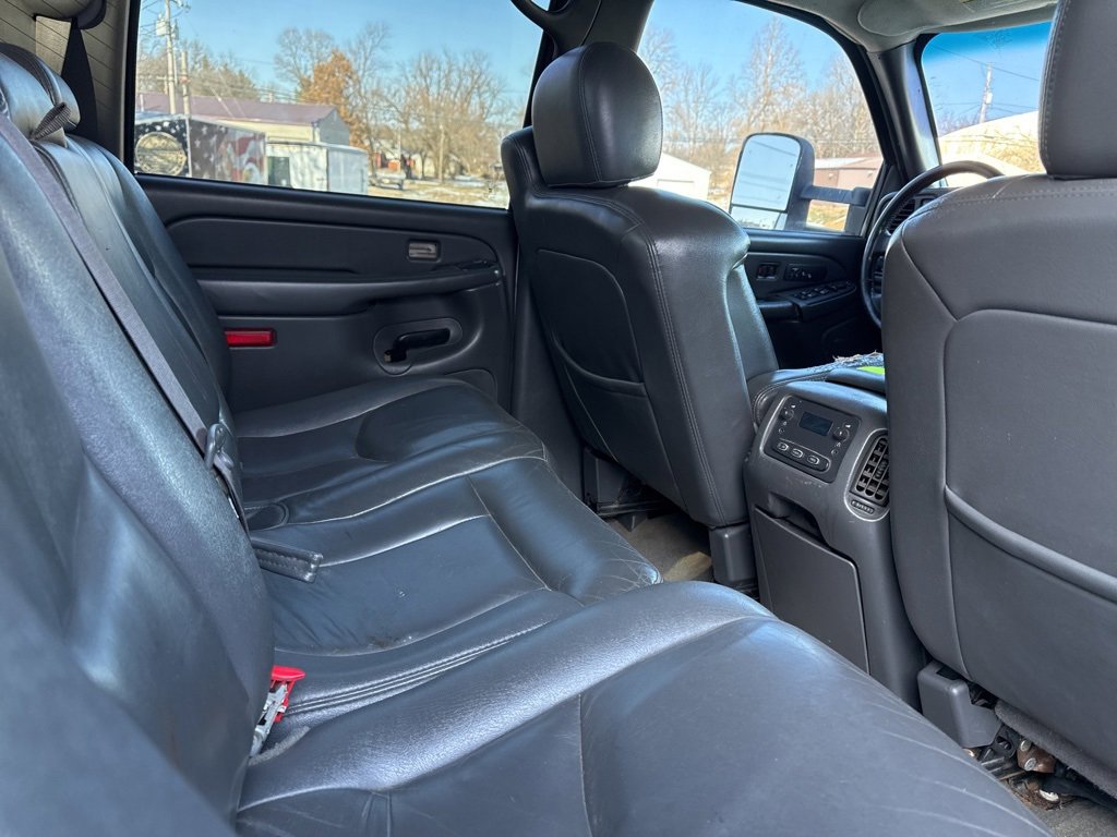 Used 2004 Chevrolet Silverado 2500 LT w/ Heavy-Duty Power Package image 14