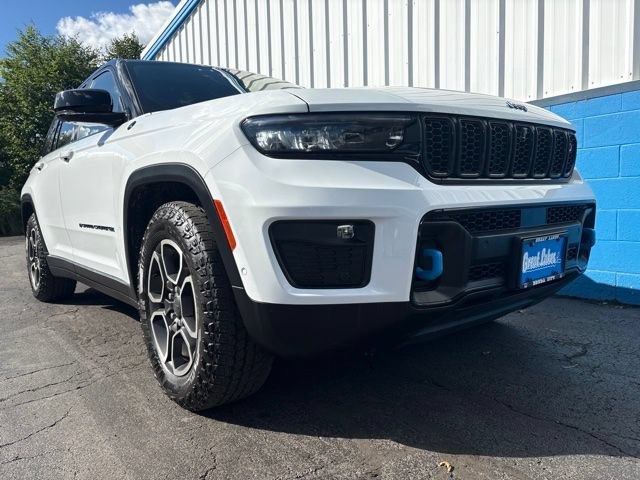 Used 2023 Jeep Grand Cherokee Trailhawk w/ Advanced Protech Group II AWD/4WD image 2