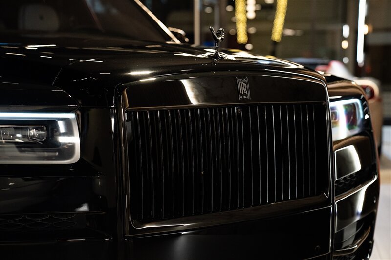 Used 2023 Rolls-Royce Cullinan Black Badge w/ Dark Exterior Package AWD/4WD image 24