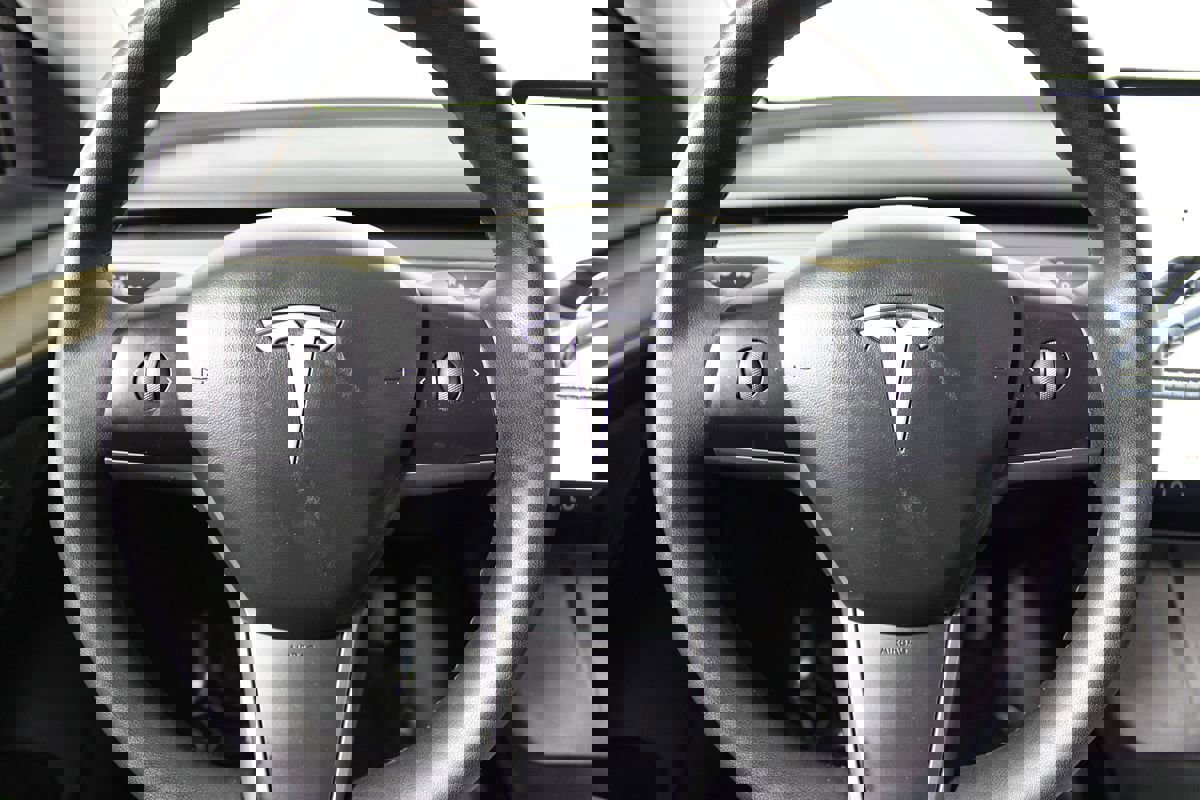 Used 2021 Tesla Model 3 Standard Range Plus image 11