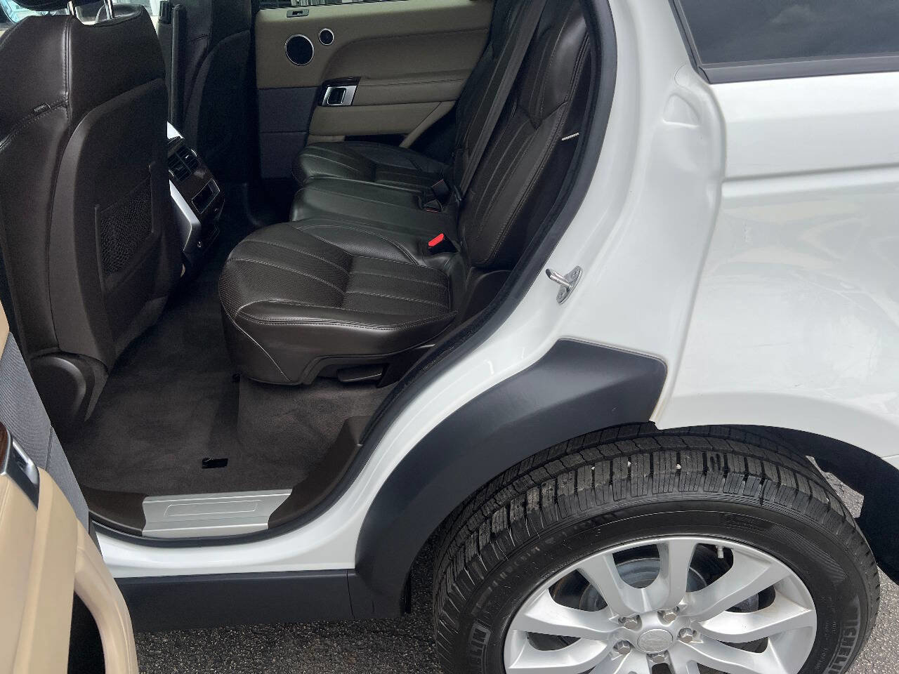Used 2015 Land Rover Range Rover Sport HSE AWD/4WD image 22