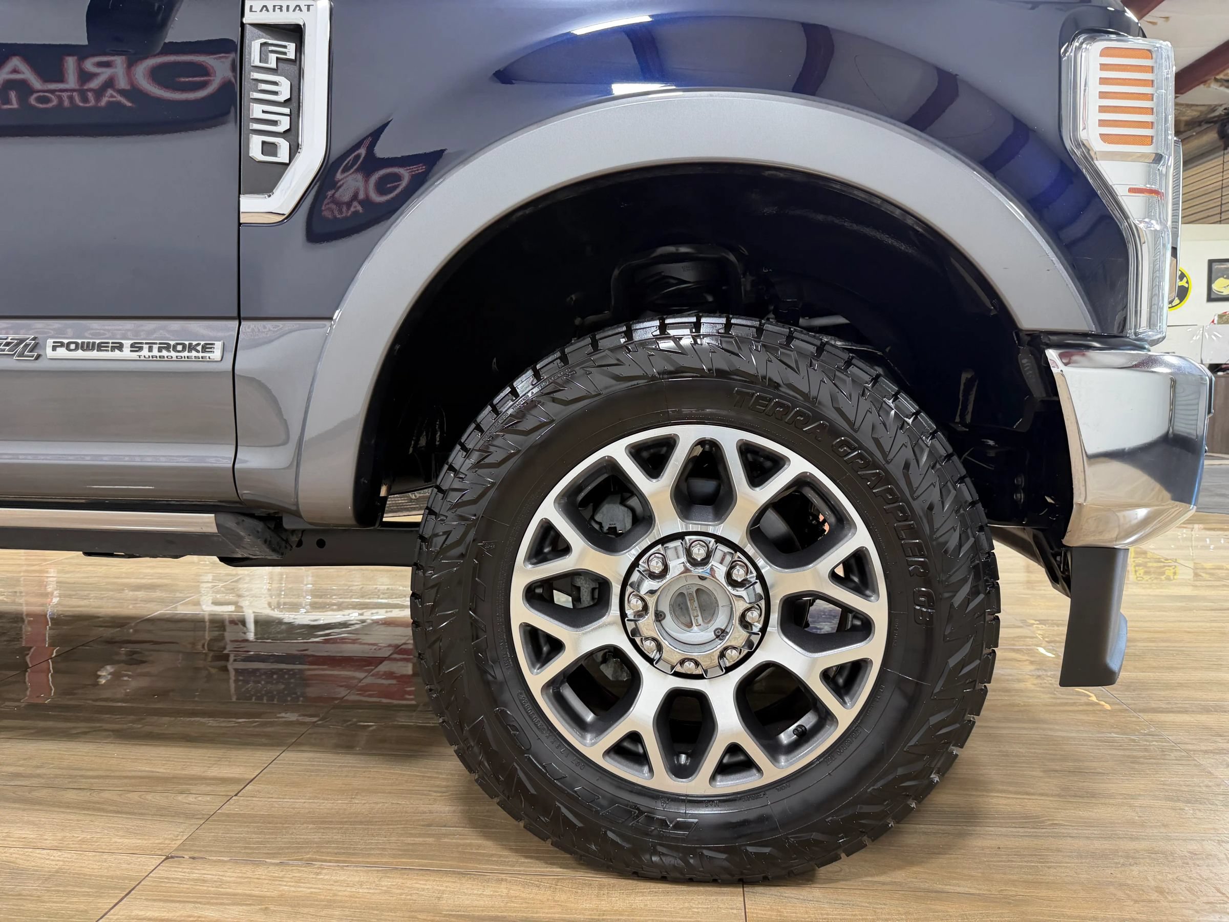 Used 2022 Ford F350 Lariat w/ Lariat Ultimate Package AWD/4WD image 5