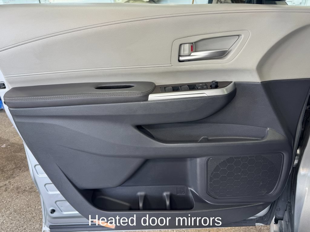 Used 2024 Toyota Sienna XLE FWD image 10