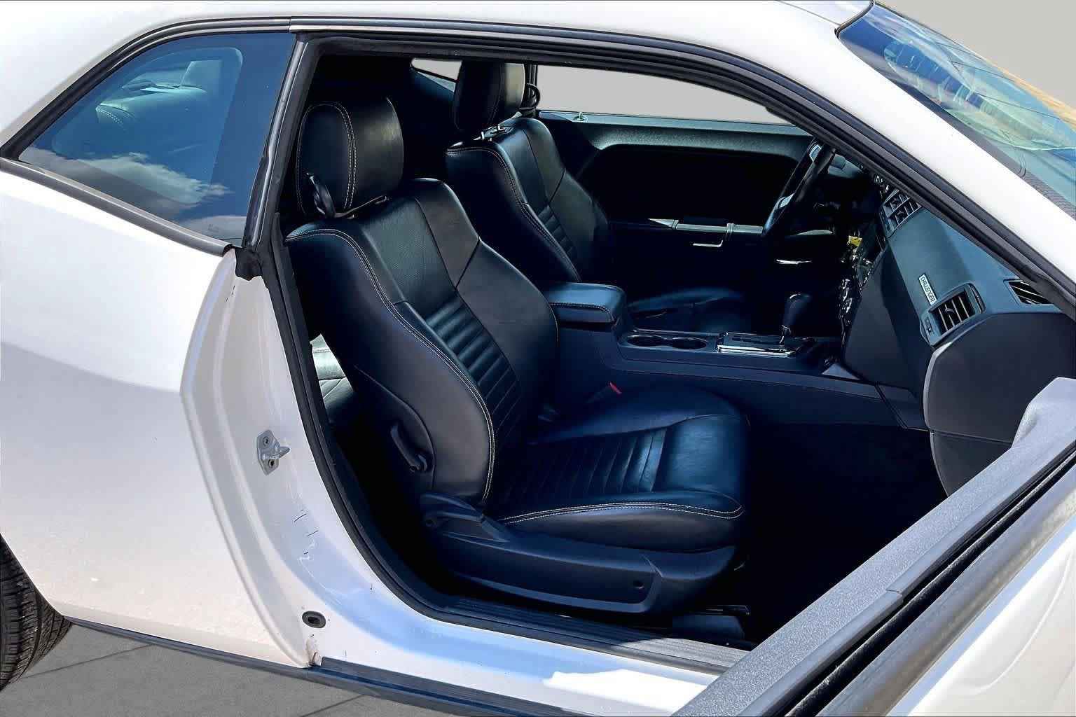 Used 2010 Dodge Challenger SE RWD image 9