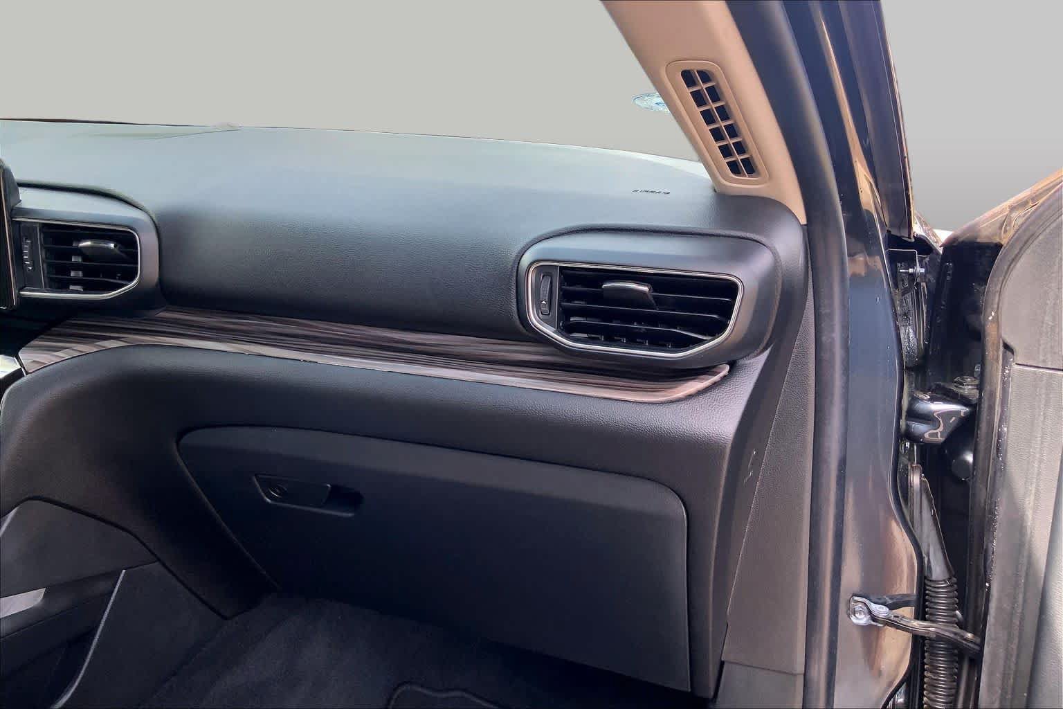 Used 2022 Ford Explorer Limited w/ Equipment Group 301A RWD image 19