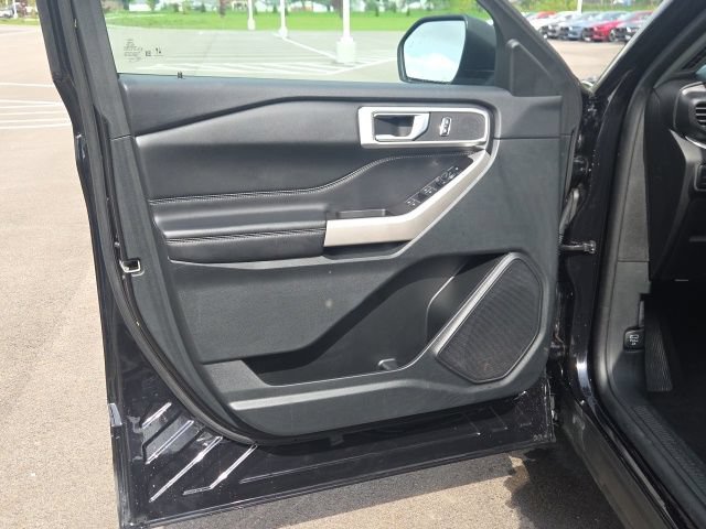Used 2024 Ford Explorer XLT AWD/4WD image 25