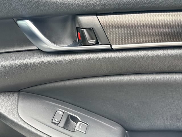 Used 2018 Honda Accord Sport image 18