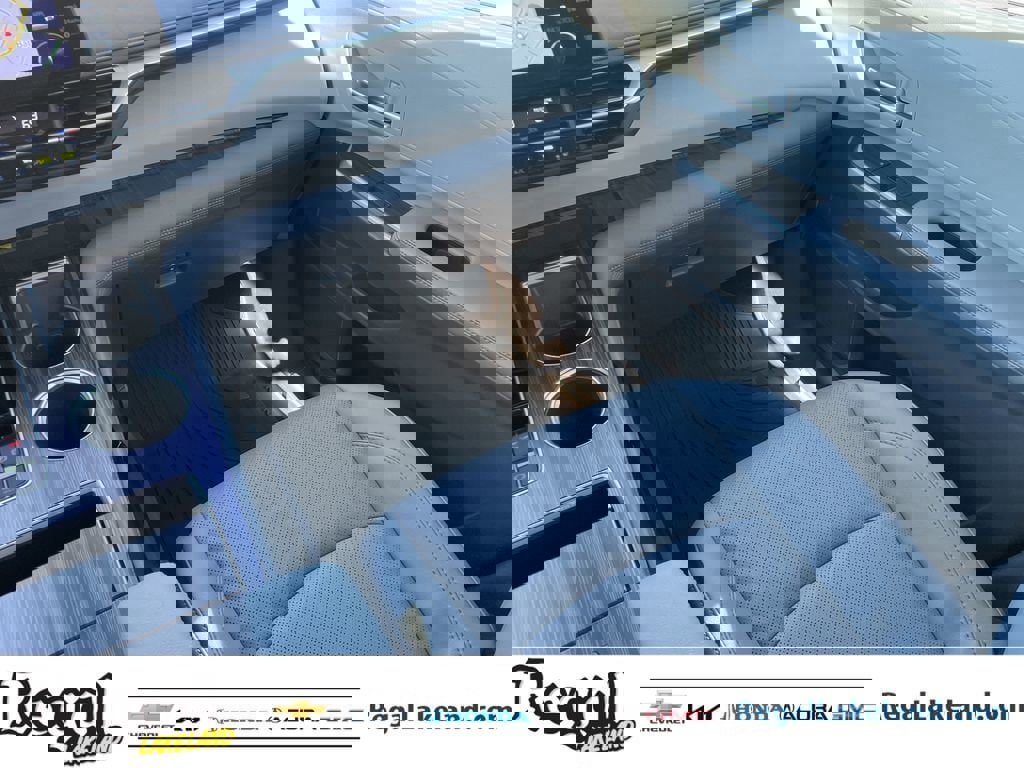 Used 2023 Toyota Sienna Limited image 16