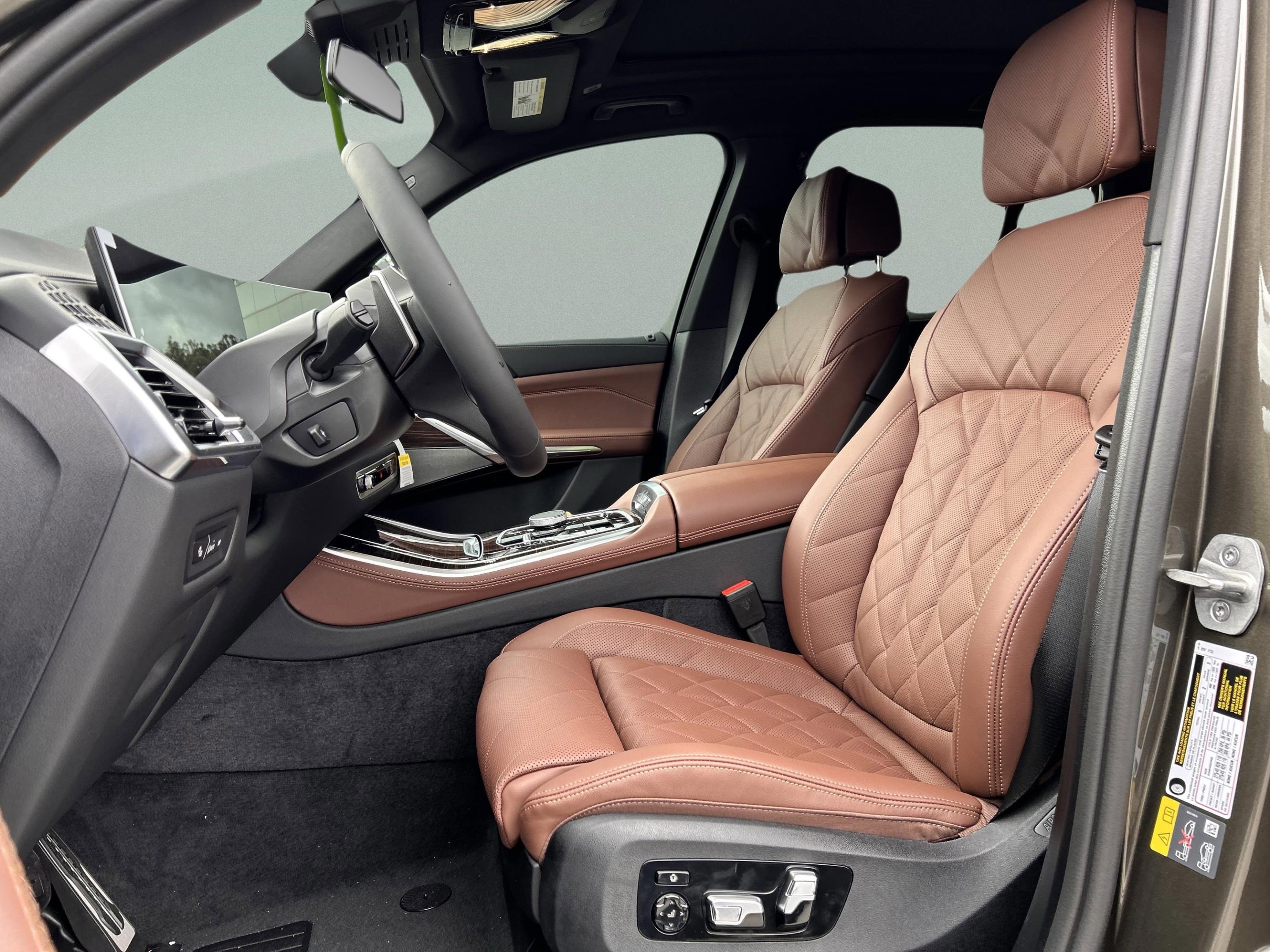 Used 2026 BMW X5 xDrive50e w/ M Sport Package image 16