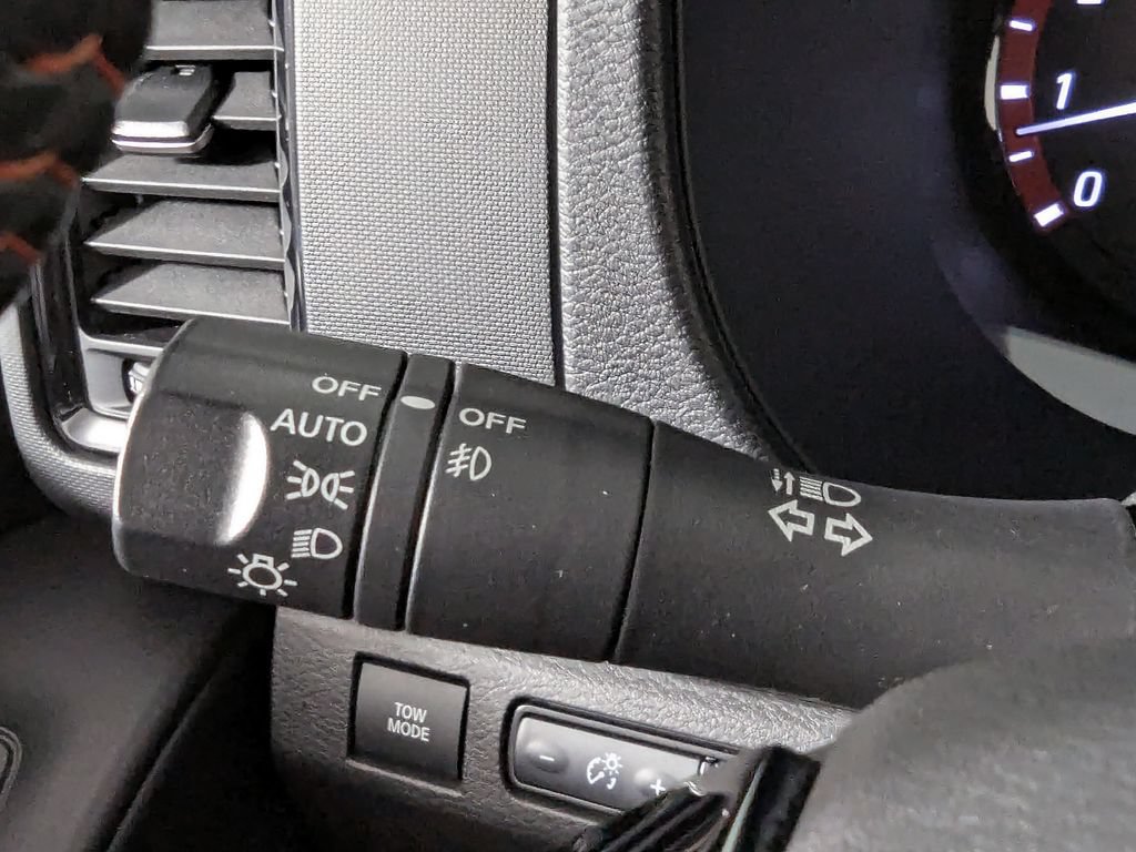 Used 2023 Nissan Frontier PRO-4X w/ Pro Convenience Package AWD/4WD image 30