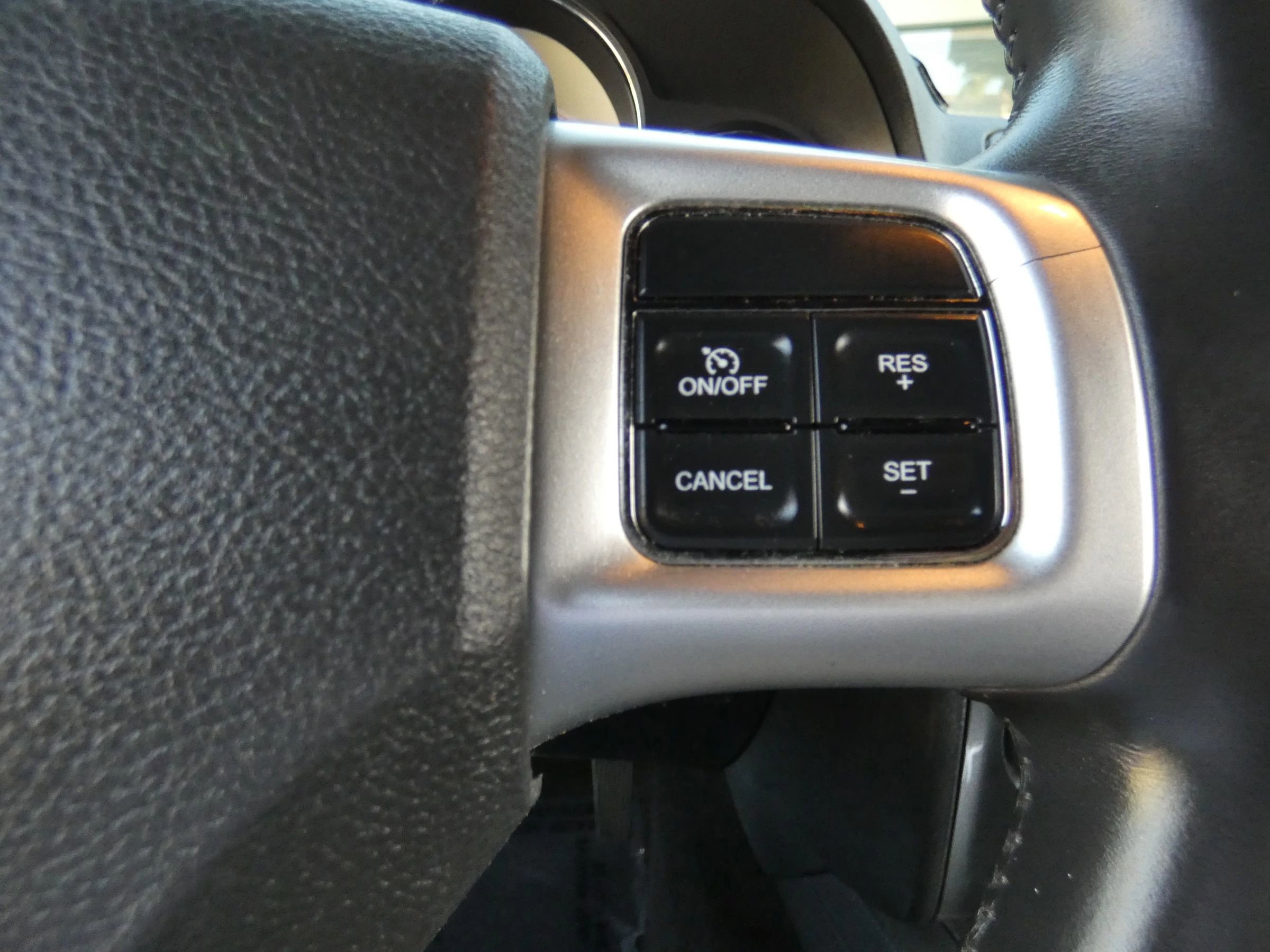 Used 2013 Dodge Challenger SXT image 45