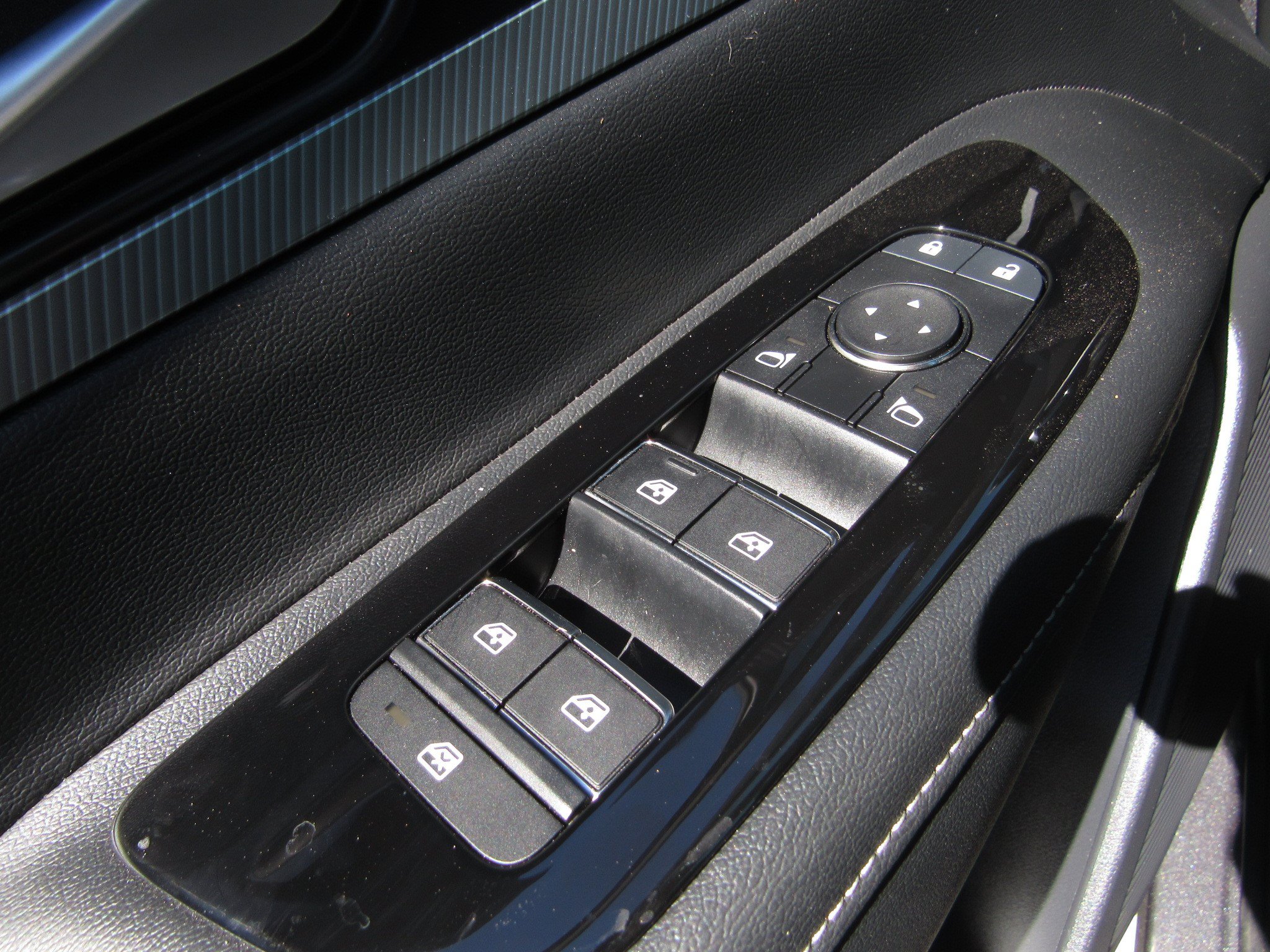 Used 2025 Nissan Murano SL AWD/4WD image 23