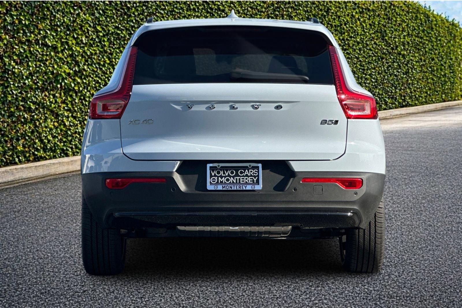 New 2026 Volvo XC40 B5 Plus w/ Protection Package Premier AWD/4WD image 5