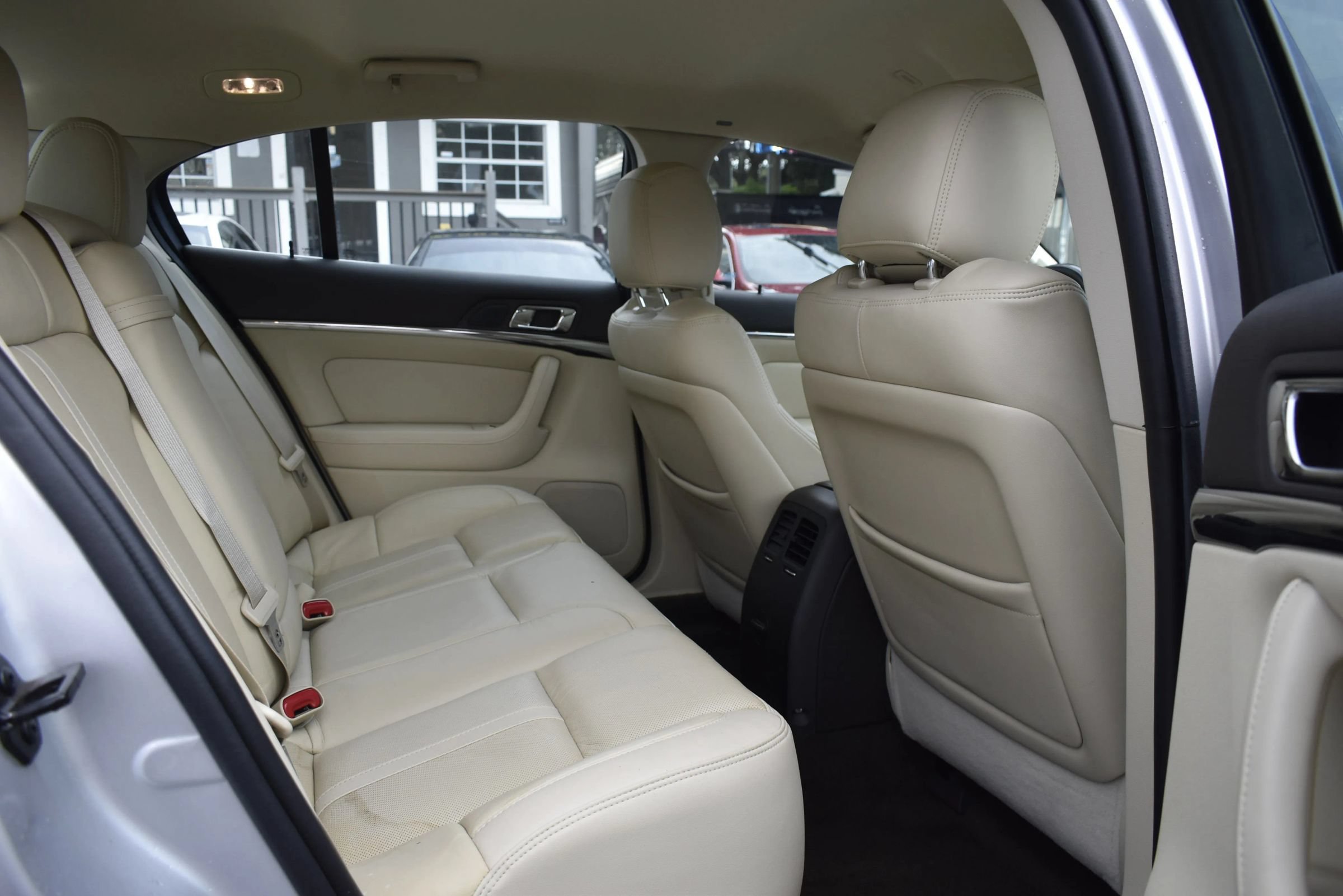 Used 2014 Lincoln MKS FWD image 10