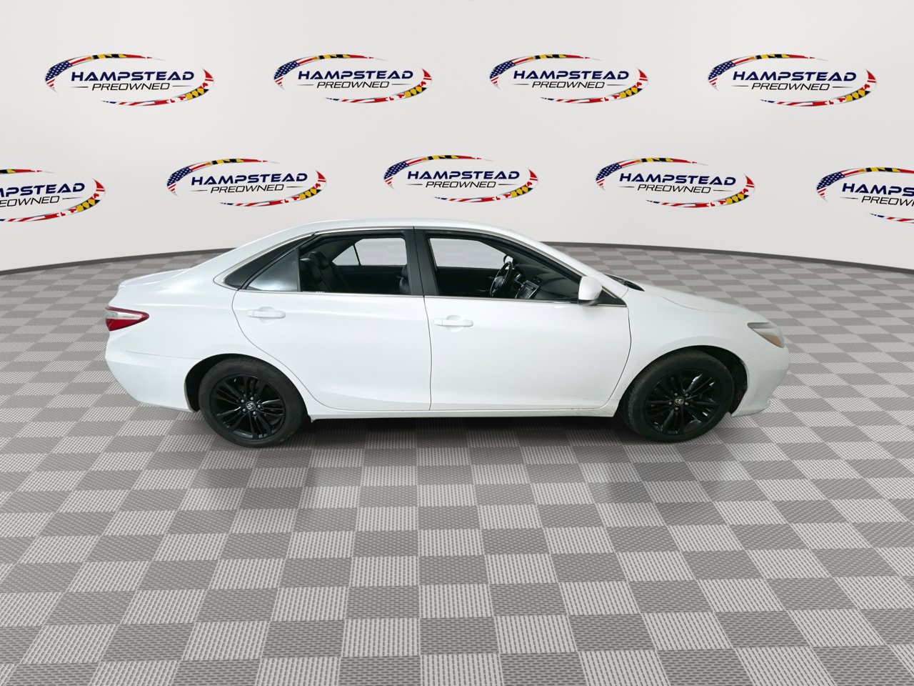 Used 2017 Toyota Camry SE image 9