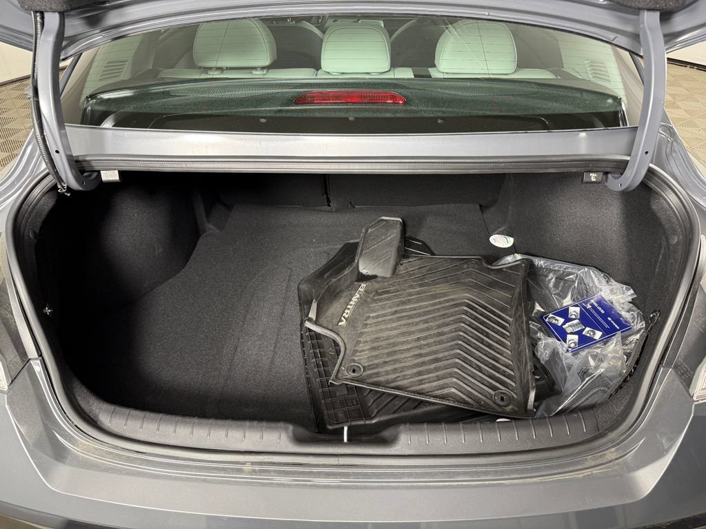 Certified 2025 Hyundai Elantra Limited FWD image 18