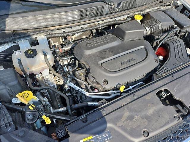 Used 2024 Chrysler Pacifica Touring-L image 25