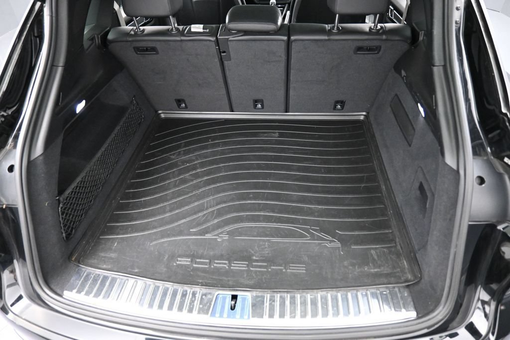 Certified 2023 Porsche Cayenne Platinum Edition AWD/4WD image 32
