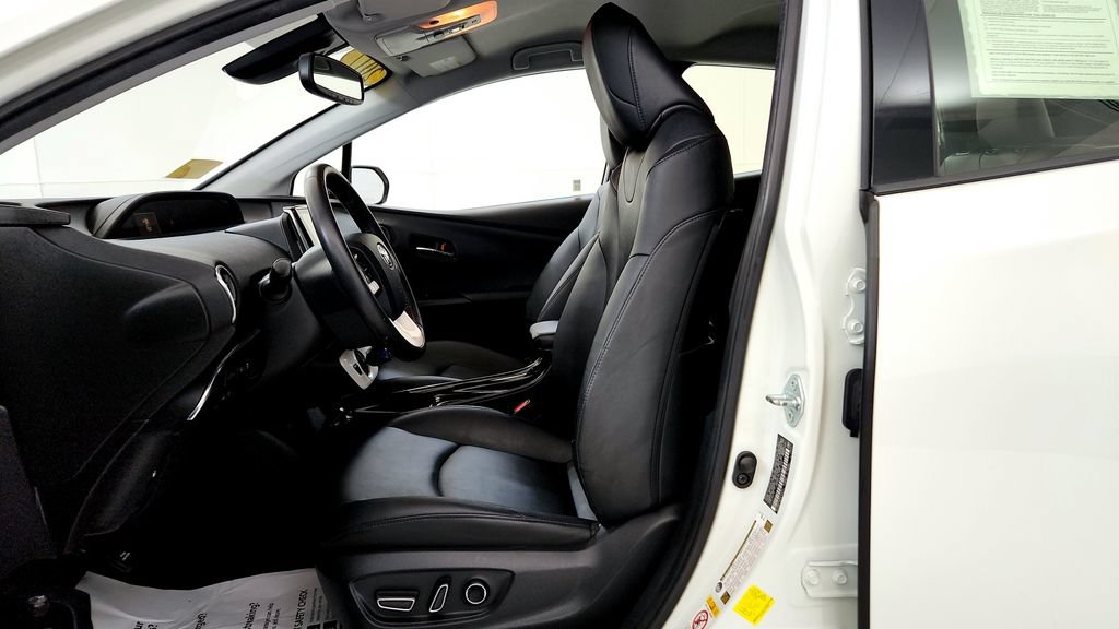 Used 2017 Toyota Prius Prime Advanced w/ Carpet Mat Package FWD image 24