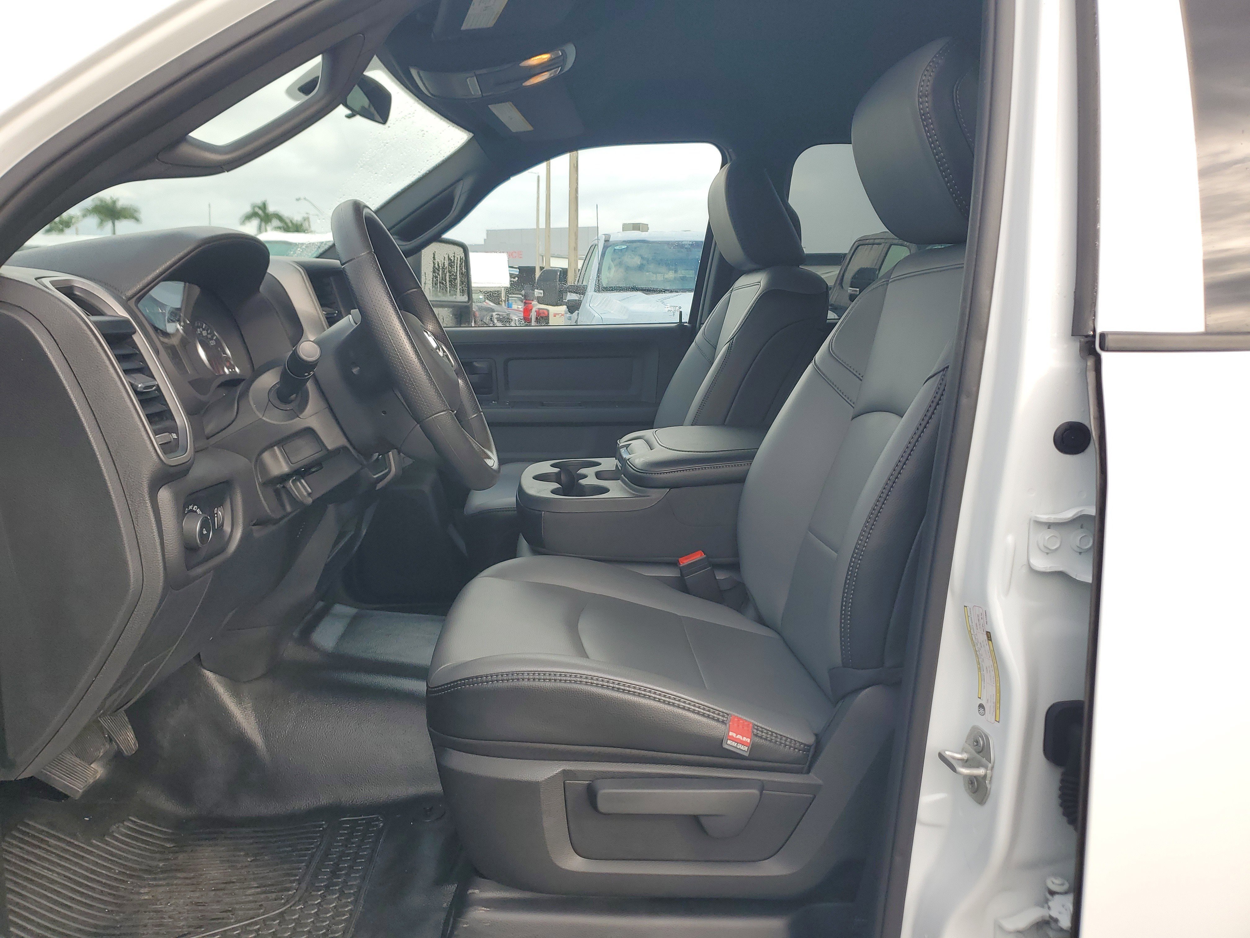 Used 2024 RAM 3500 Tradesman w/ Chrome Appearance Group AWD/4WD image 11