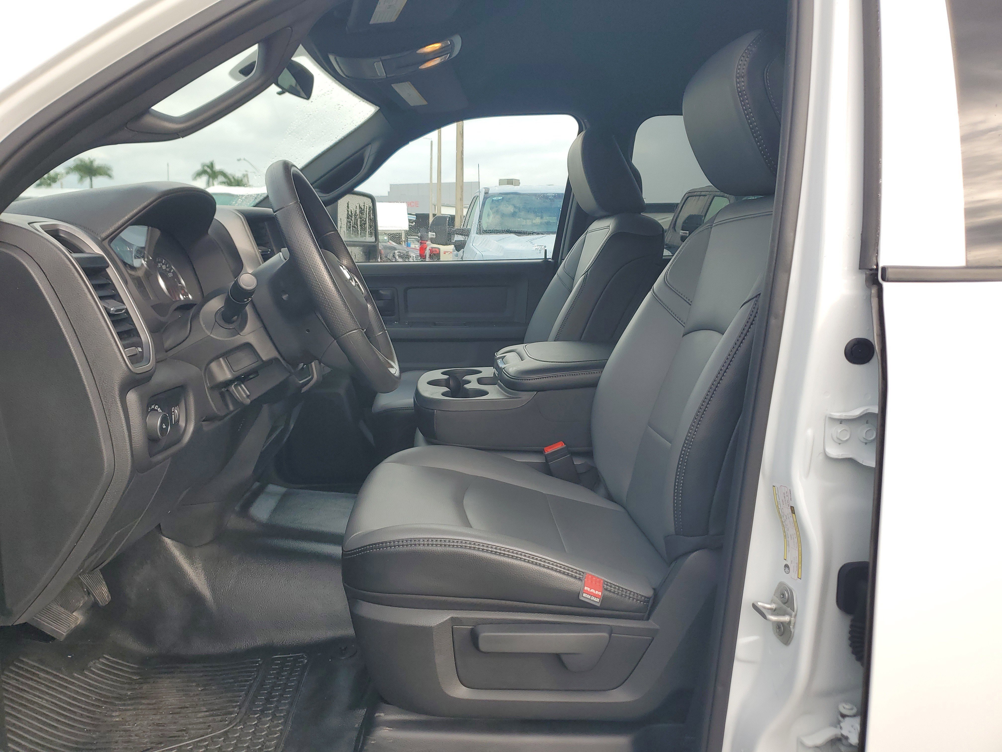 Used 2024 RAM 3500 Tradesman w/ Chrome Appearance Group image 11