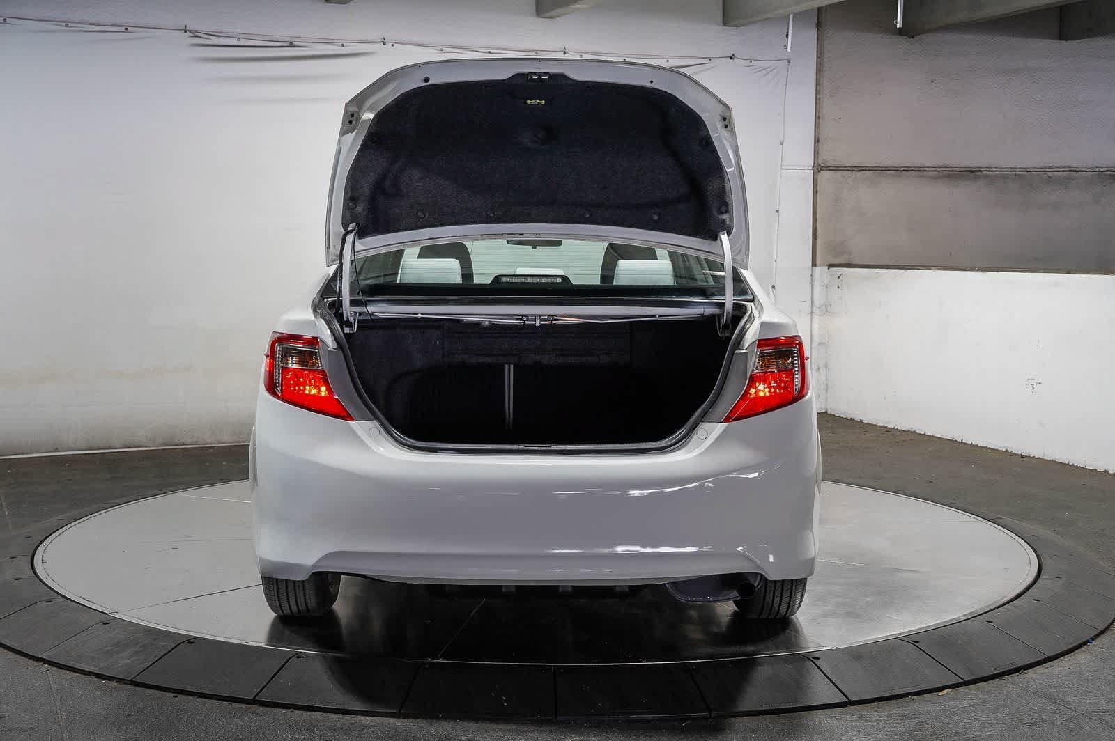 Used 2014 Toyota Camry LE FWD image 25