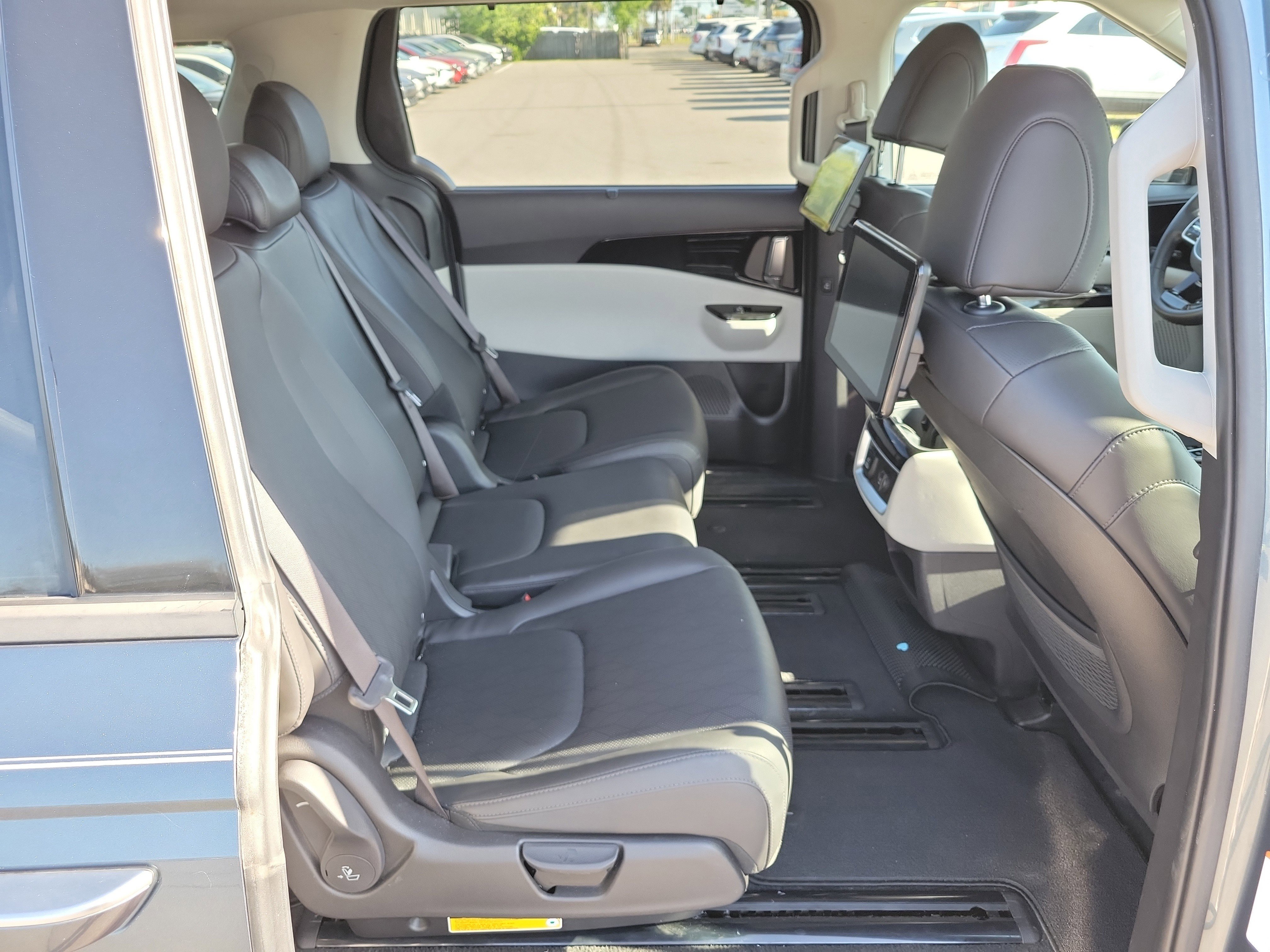 Used 2022 Kia Carnival SX image 12