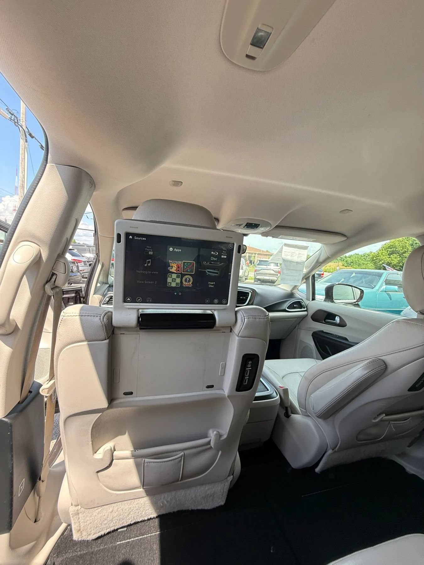 Used 2017 Chrysler Pacifica Touring-L Plus FWD image 19