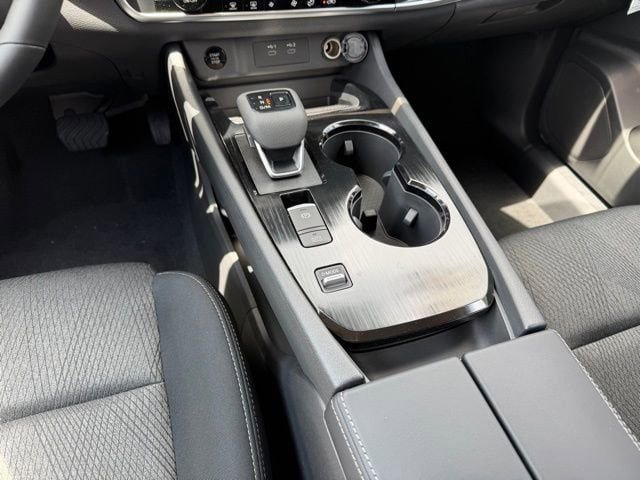 New 2026 Nissan Rogue SV FWD image 17