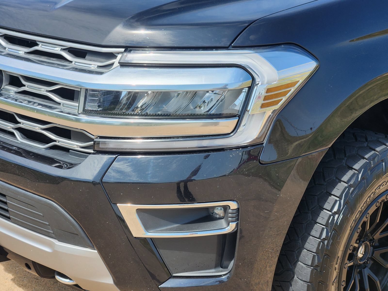 Used 2023 Ford Expedition Platinum AWD/4WD image 9